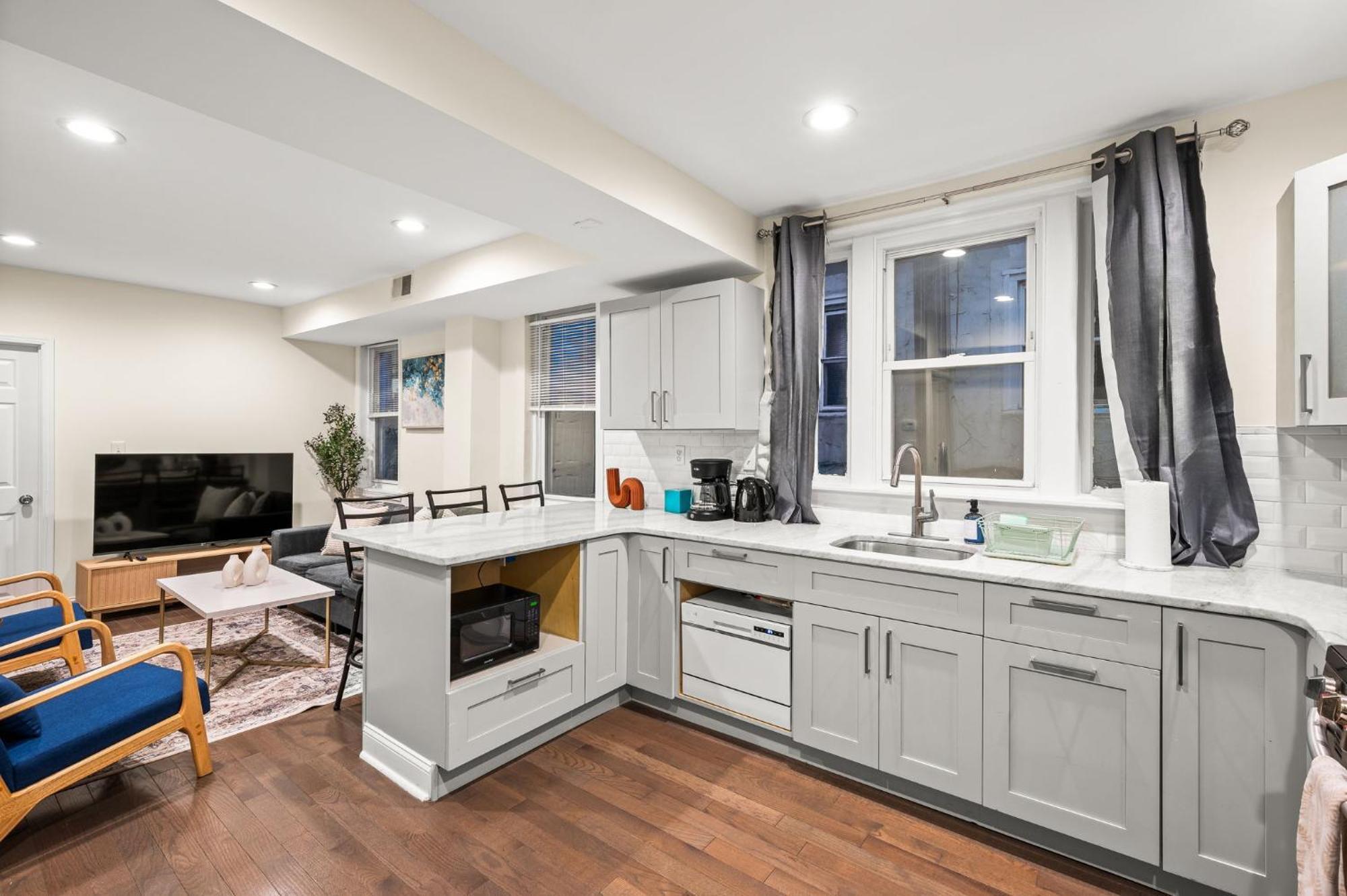 New! Spacious 3-bedroom In The Heart Of Philly Apartment